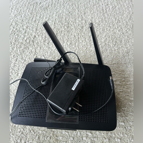 LIKE NEW Linksys WiFi router - Picture 3 of 4